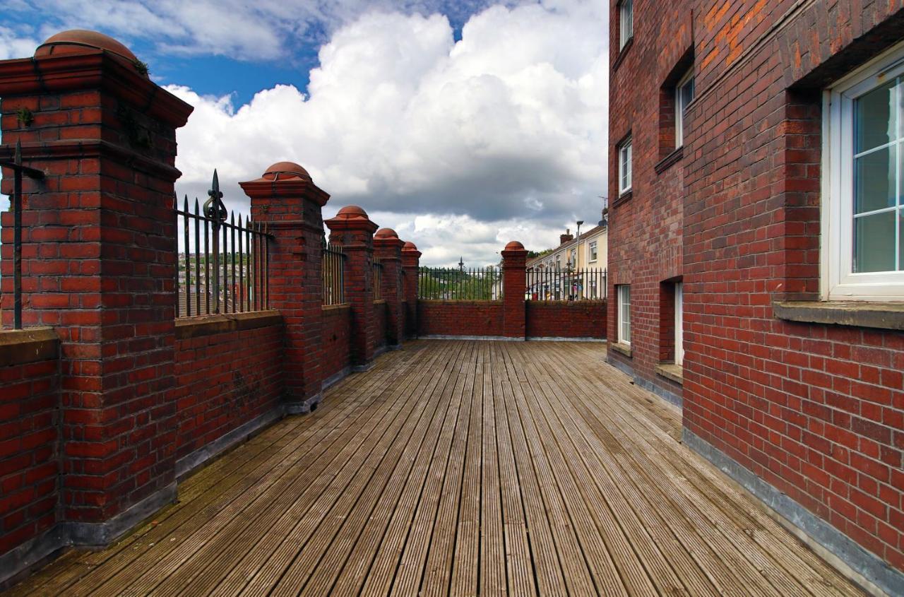 St Thomas Loft Views By Ssw - 2Br, Parking, Sleeps 4, Easy Access To City Centre, Marina, Beach And M4 斯旺西 外观 照片