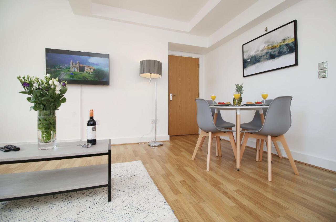 St Thomas Loft Views By Ssw - 2Br, Parking, Sleeps 4, Easy Access To City Centre, Marina, Beach And M4 斯旺西 外观 照片