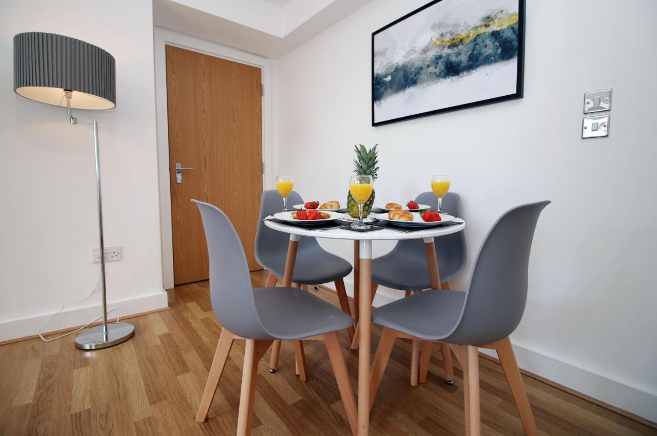 St Thomas Loft Views By Ssw - 2Br, Parking, Sleeps 4, Easy Access To City Centre, Marina, Beach And M4 斯旺西 外观 照片