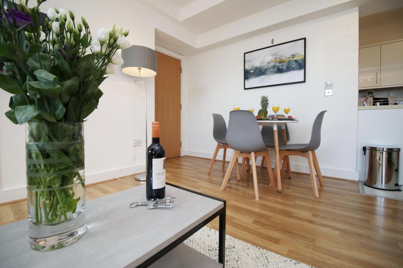 St Thomas Loft Views By Ssw - 2Br, Parking, Sleeps 4, Easy Access To City Centre, Marina, Beach And M4 斯旺西 外观 照片