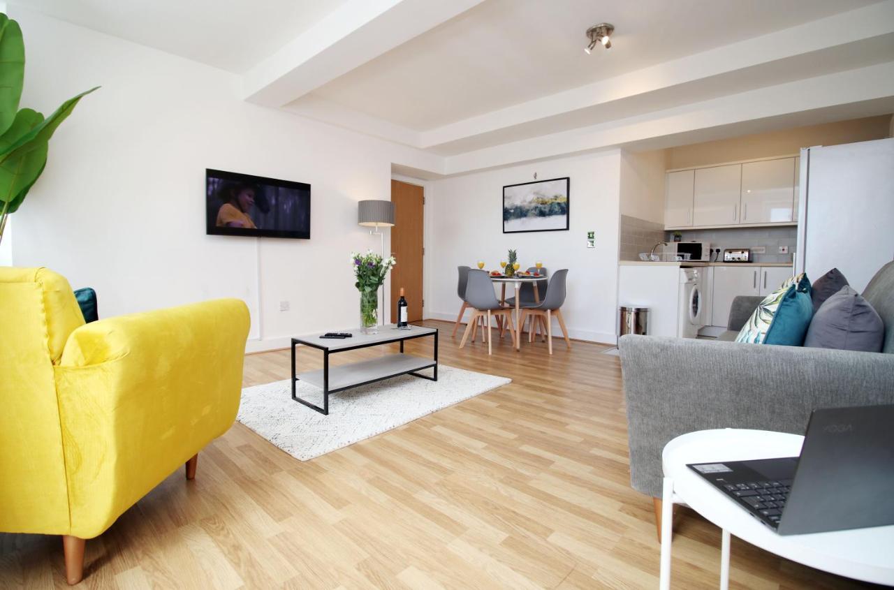 St Thomas Loft Views By Ssw - 2Br, Parking, Sleeps 4, Easy Access To City Centre, Marina, Beach And M4 斯旺西 外观 照片