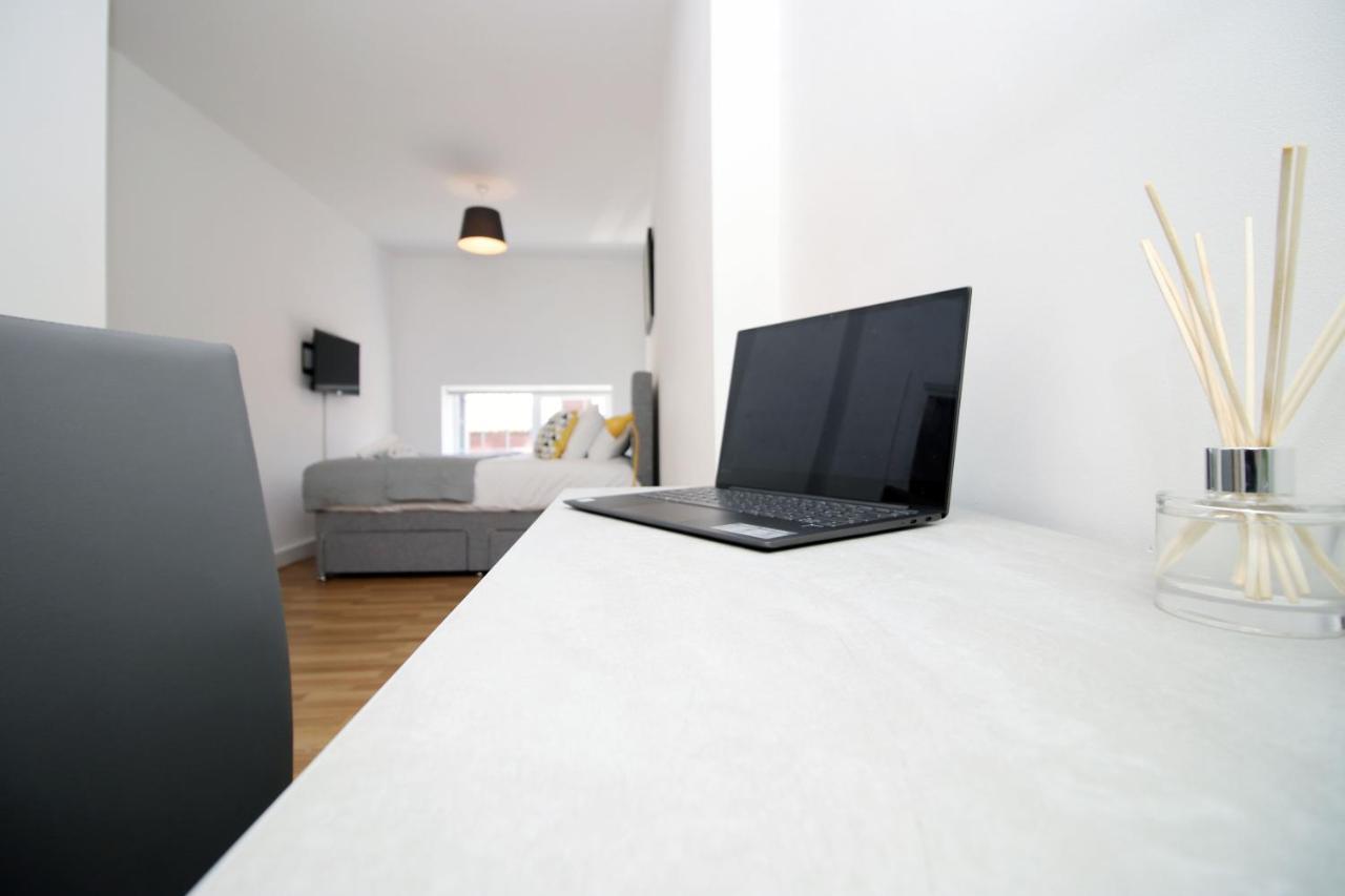 St Thomas Loft Views By Ssw - 2Br, Parking, Sleeps 4, Easy Access To City Centre, Marina, Beach And M4 斯旺西 外观 照片