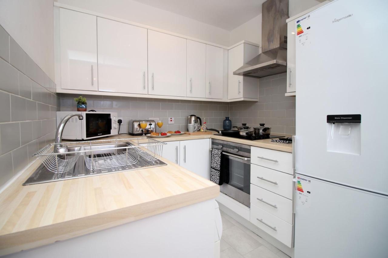 St Thomas Loft Views By Ssw - 2Br, Parking, Sleeps 4, Easy Access To City Centre, Marina, Beach And M4 斯旺西 外观 照片